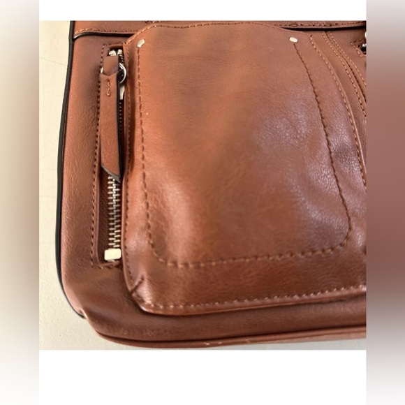 Riverton Messenger Crossbody - Picture 2 of 7